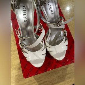 🚨PRICE DROP 🚨Guess Platform Sandal